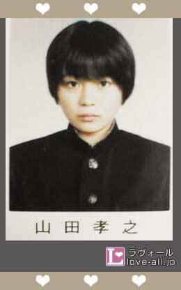 『伝説のAV監督』を演じる山田孝之が“白ブリーフ”で女優に迫る!