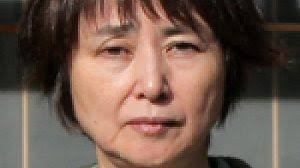 加齢で目が窪んできた人のメイク術