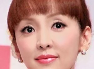 加齢で目が窪んできた人のメイク術