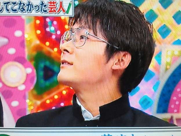 鼻の穴が上を向いている人
