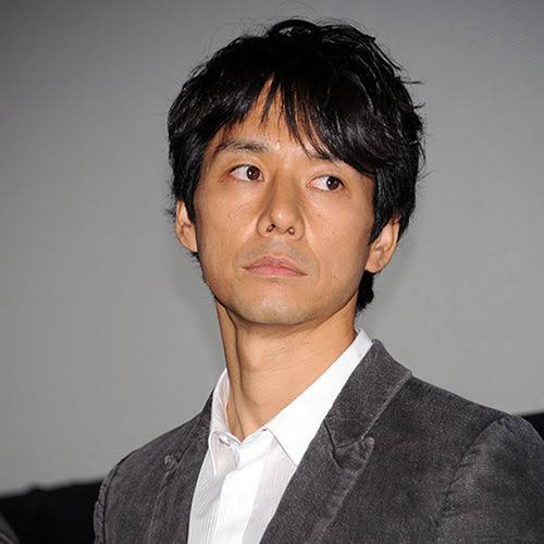 鼻の穴が上を向いている人
