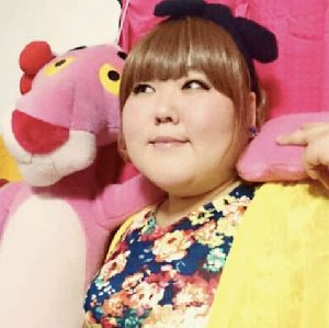 鼻の穴が上を向いている人