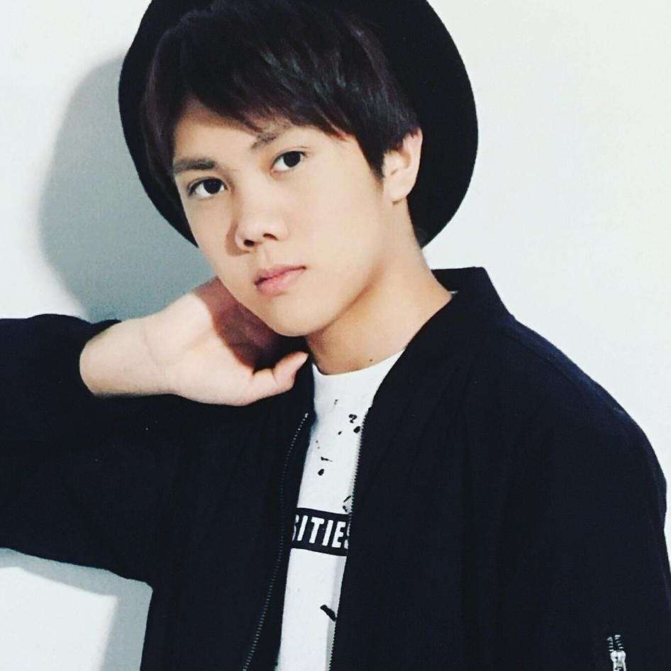 鼻の穴が上を向いている人