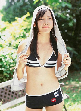 体型太めで貧乳