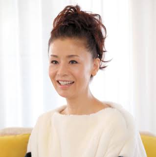 美容外科でリフトアップ施術を受けた方