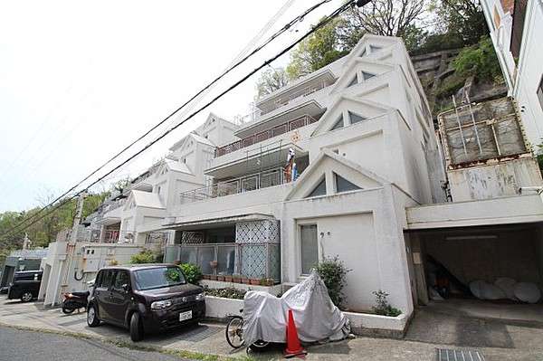 ハロウィンで山口組が菓子配りの催し、住民らがパレードでけん制