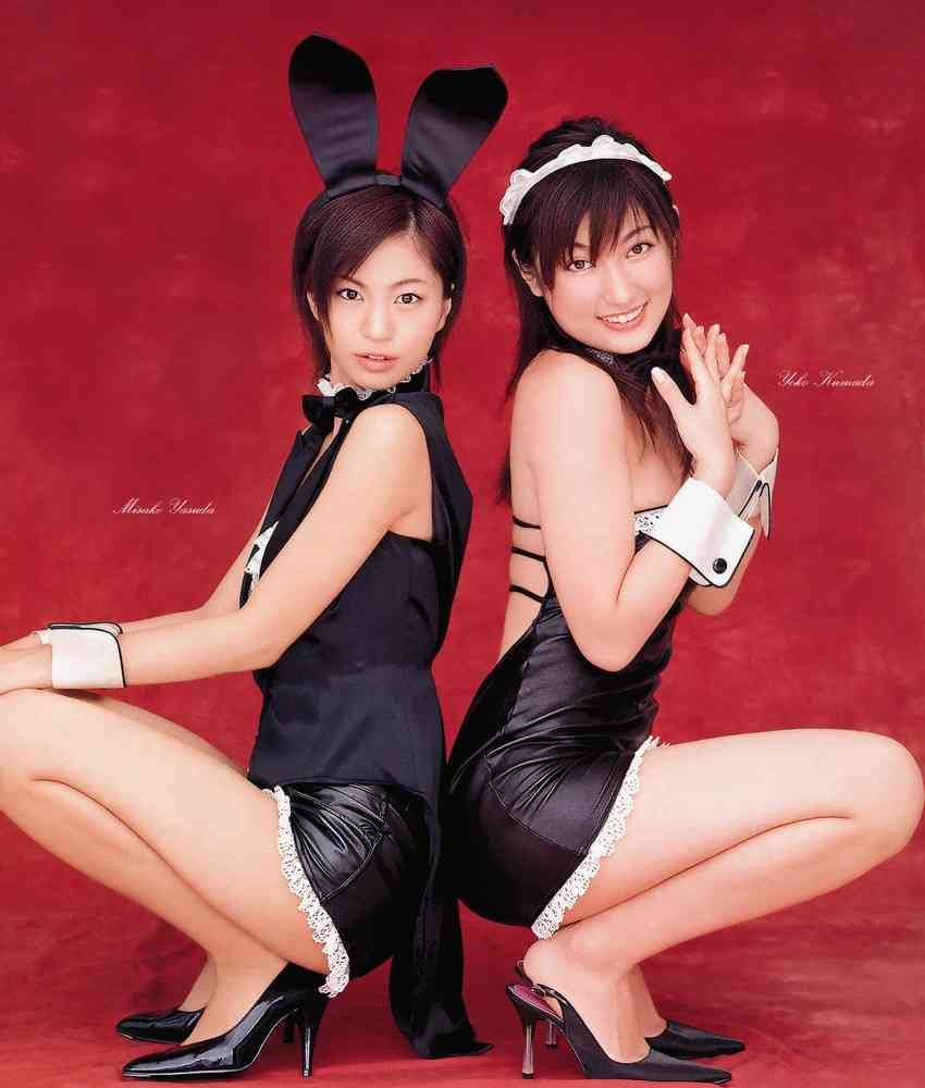 3児のママ・熊田曜子、ウエストが細すぎる!? タイトワンピースを堂々の着こなし