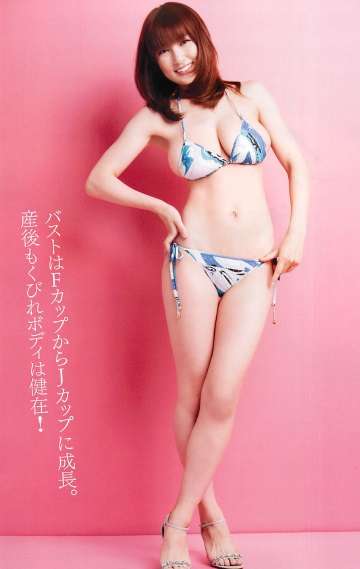 3児のママ・熊田曜子、ウエストが細すぎる!? タイトワンピースを堂々の着こなし