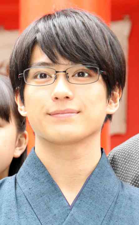 目だけで芸能人を当てるトピ