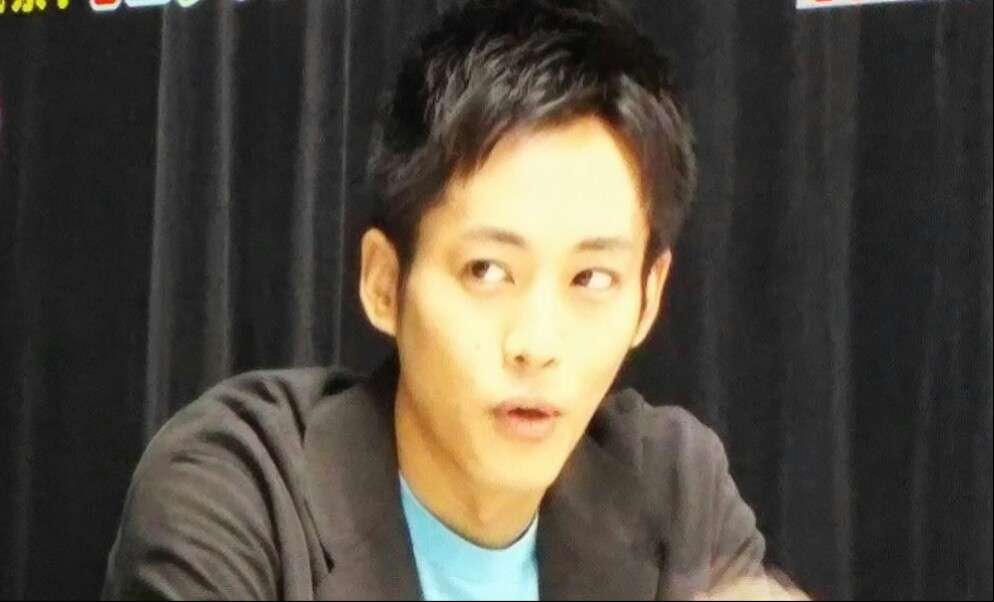 目だけで芸能人を当てるトピ
