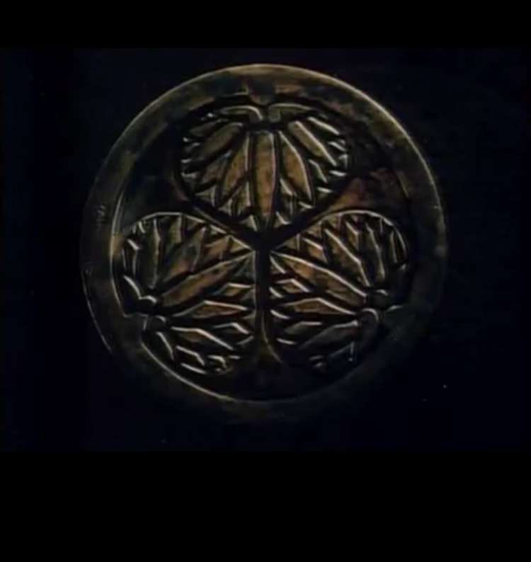 タイトルロゴ一部だけ貼って作品名を当てるトピ