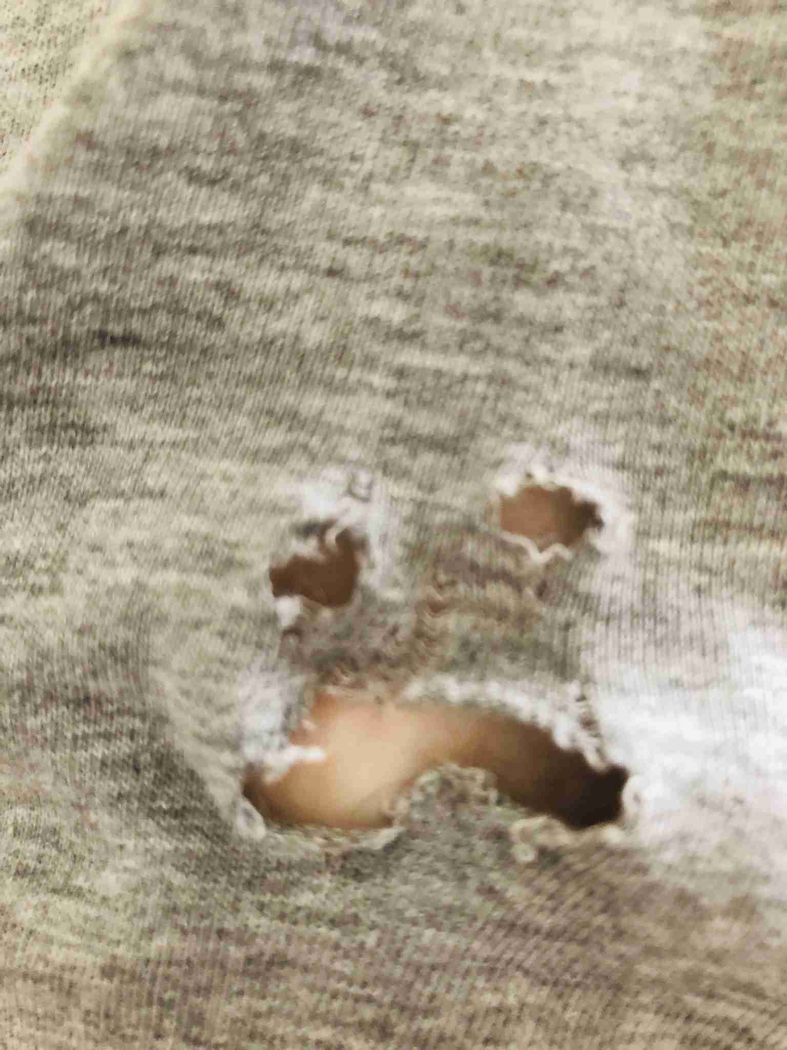 仕方なく着ている服、靴、アクセサリー