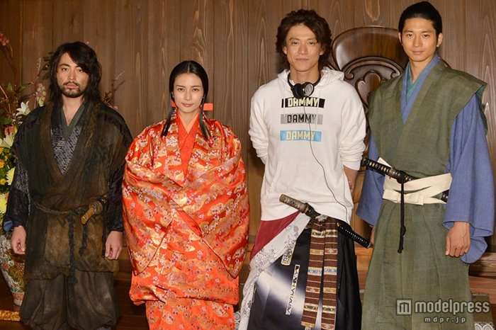 向井理の神対応、雨中のファンへ直立30分トーク