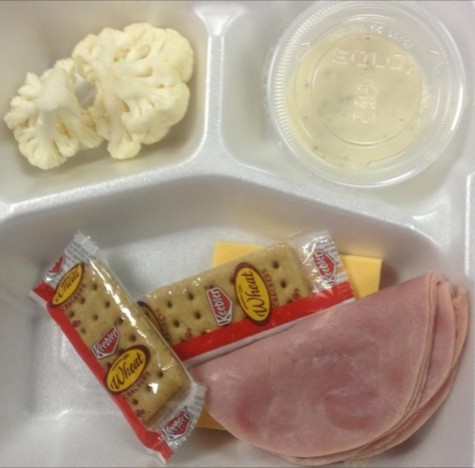 給食後も牛乳を飲まされ…学校の過剰な「完食指導」はなぜ起きる? 会食恐怖症に発展も…。