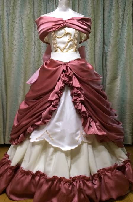 舞踏会に着ていきたいドレスをはるトピ