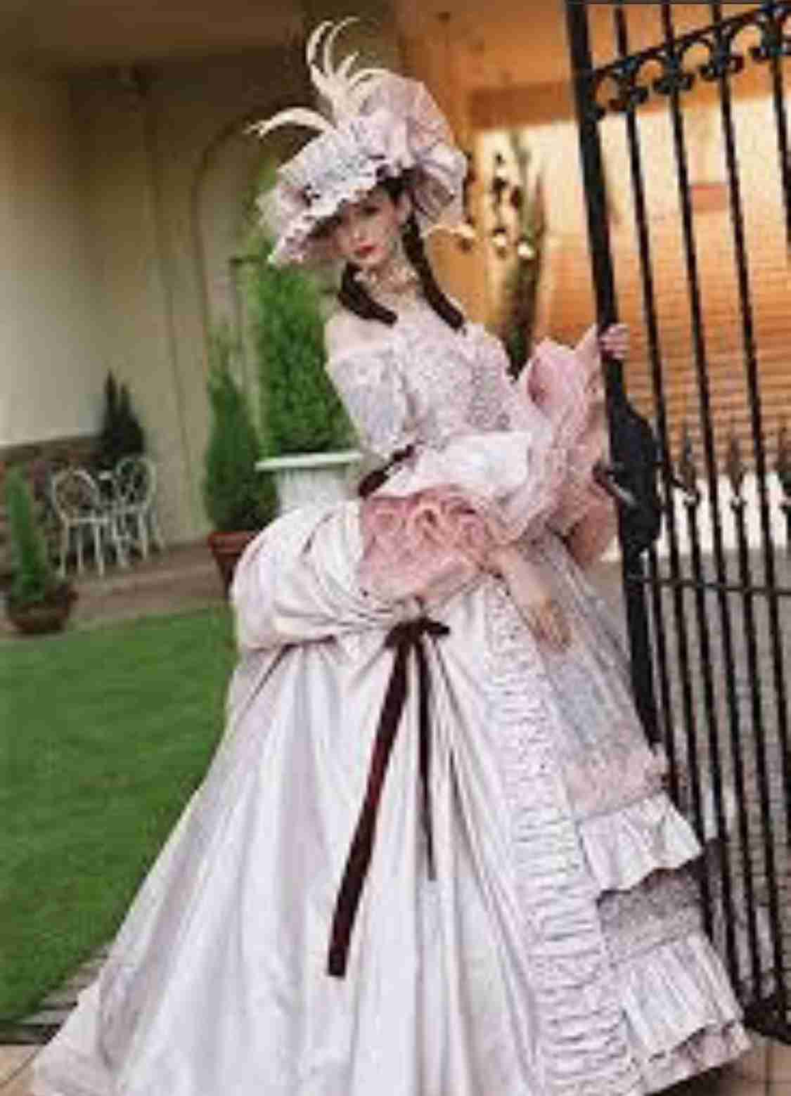 舞踏会に着ていきたいドレスをはるトピ