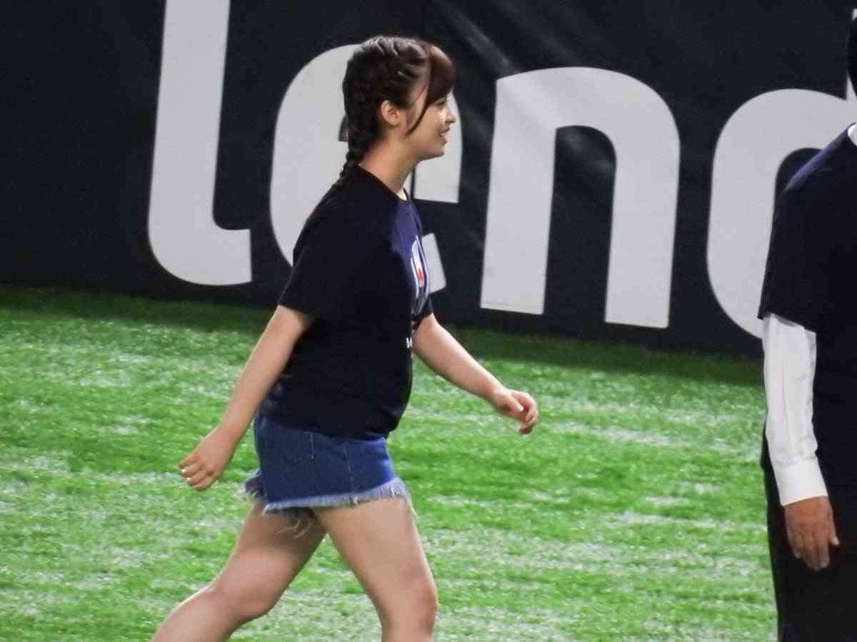 橋本環奈のお茶目な“舌ペロ”ショットに「可愛すぎ」「キュンとくる」とファン悶絶