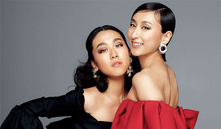 「お姫様のよう」「気品にうっとり」浅田真央、デコルテが美しいセクシードレス姿を披露