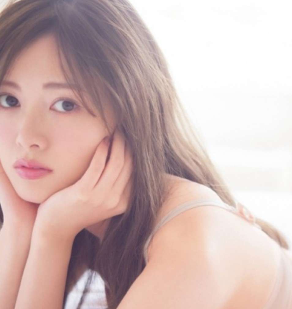 白石麻衣写真集22度目の重版で33万部突破「異常事態」ロングヒット