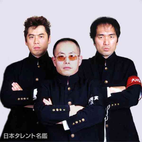 黒い衣装をかっこよく着こなしてる有名人