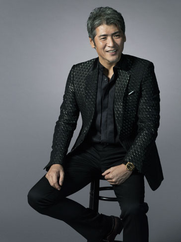 黒い衣装をかっこよく着こなしてる有名人