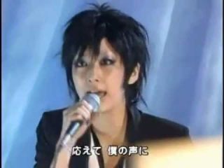 黒い衣装をかっこよく着こなしてる有名人