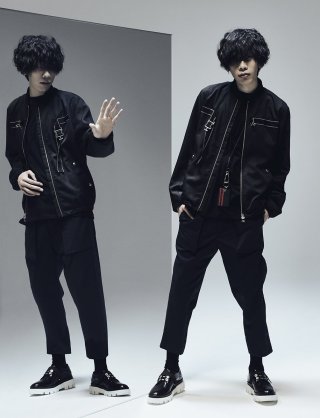黒い衣装をかっこよく着こなしてる有名人
