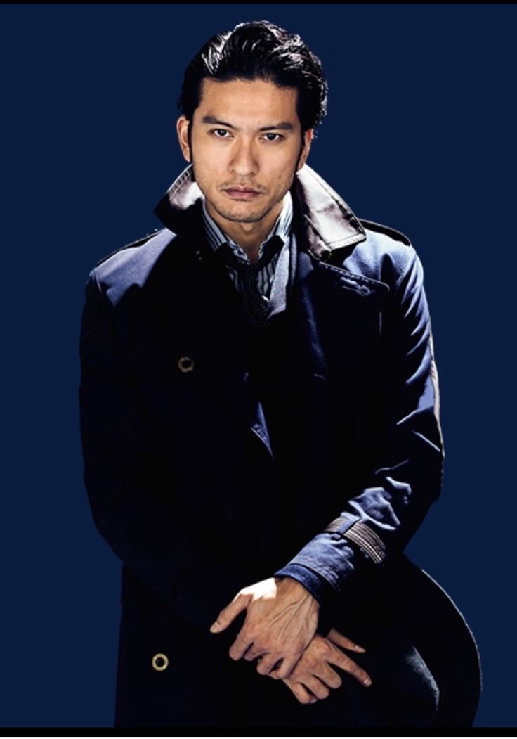 黒い衣装をかっこよく着こなしてる有名人