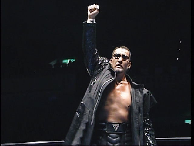 黒い衣装をかっこよく着こなしてる有名人