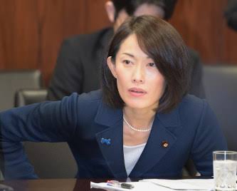 気が強そうな顔写真を貼るトピ