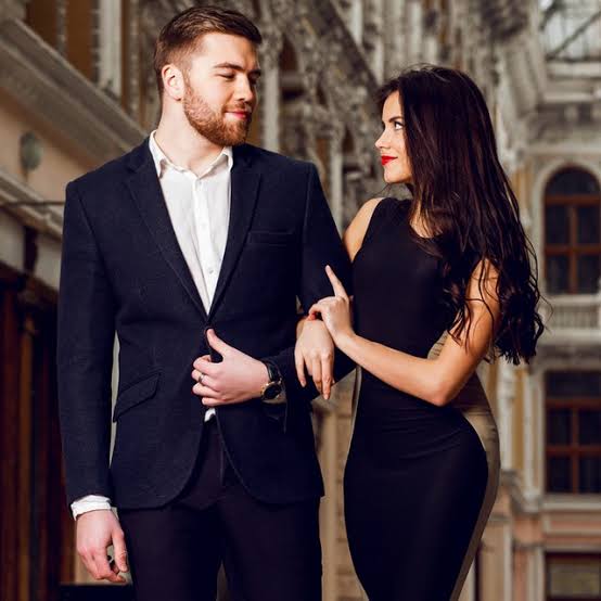 男性のスーツマジック、女性バージョンの服装は何だと思いますか？