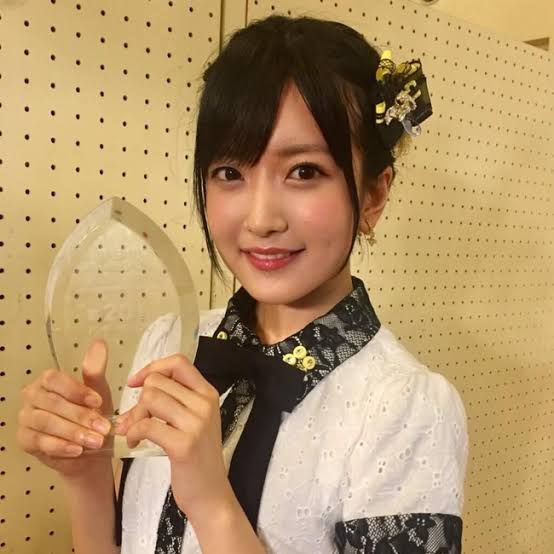 海外渡航の大島優子、帰国後初公の場で笑顔「気合を入れてやっていきたい」