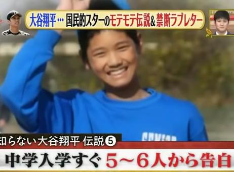 【画像】長いまつ毛のタレ目の男性