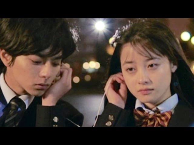 【画像】長いまつ毛のタレ目の男性