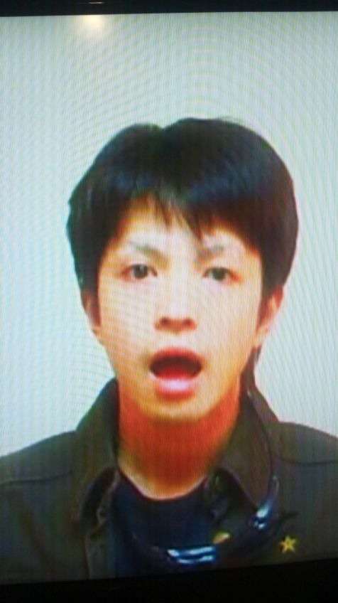 【画像】長いまつ毛のタレ目の男性
