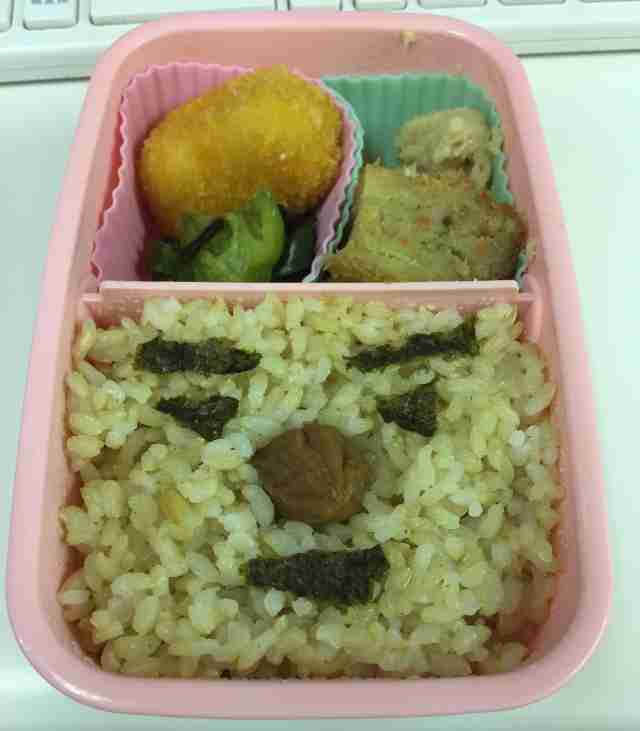 “プチ反抗期”の息子へ…母は強し「海苔文字弁当」で反撃!
