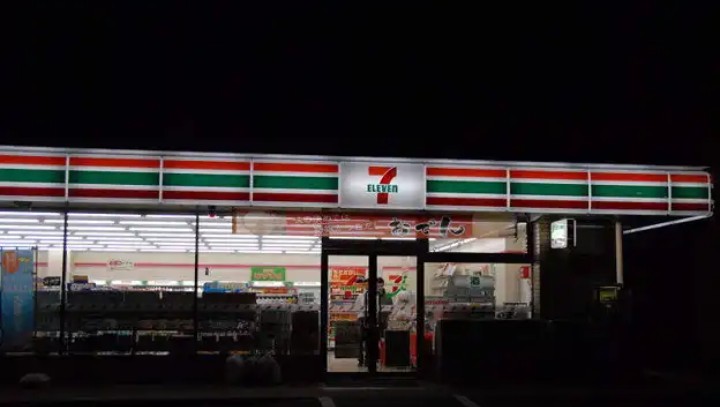 夜のコンビニがやめられない ガールズちゃんねる Girls Channel