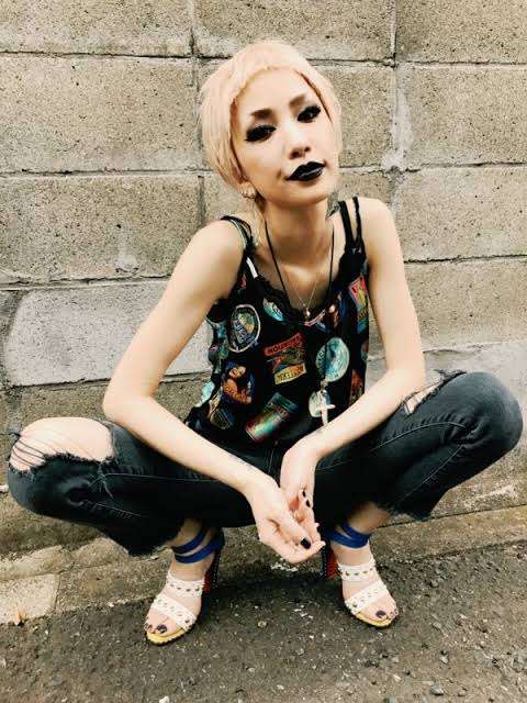 「美人家族すぎる」「そっくり」中島美嘉、母&姉&姪っ子との家族ショットを公開