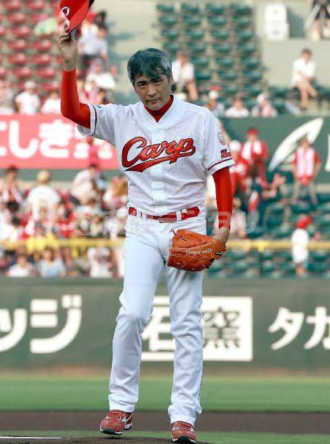 「これが53歳だと…⁉」　始球式の吉川晃司がカッコよすぎるとネット騒然