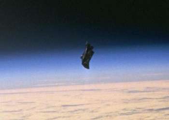 防衛省が「宇宙部隊」新設へ　宇宙ゴミや不審衛星を監視