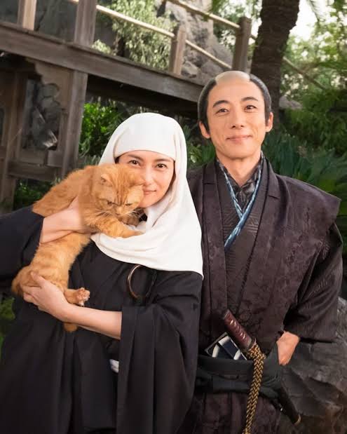 洋服ブランドも立ち上げた「柴咲コウ」1年ぶりのドラマ現場撮