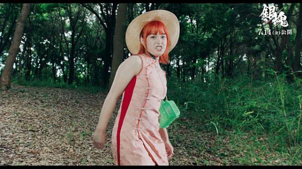 橋本環奈に食べられたい? 女性誌のオフショットが天使すぎて「2冊買った」