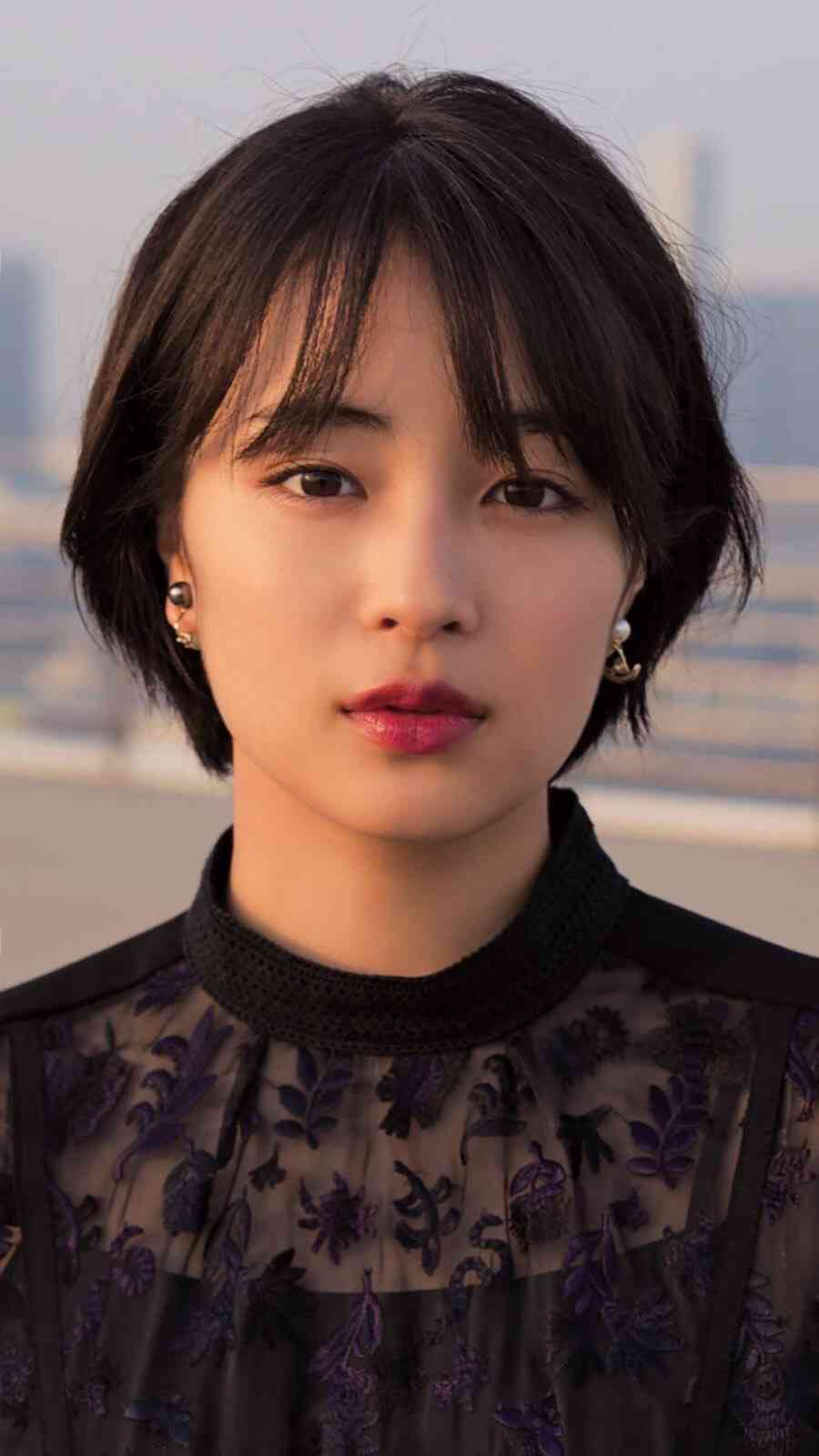 橋本環奈に食べられたい? 女性誌のオフショットが天使すぎて「2冊買った」