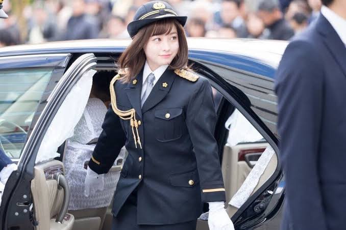 橋本環奈に食べられたい? 女性誌のオフショットが天使すぎて「2冊買った」