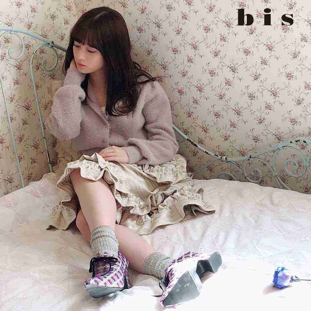 橋本環奈に食べられたい? 女性誌のオフショットが天使すぎて「2冊買った」