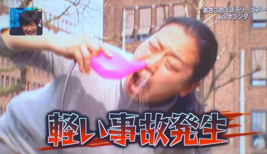 鼻うがいしてる人