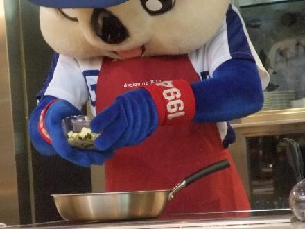 プロ野球選手、球団マスコットの画像を貼りましょう