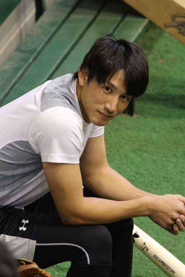 プロ野球選手、球団マスコットの画像を貼りましょう