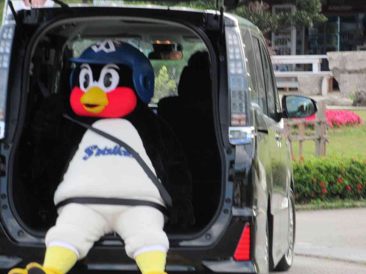 プロ野球選手、球団マスコットの画像を貼りましょう