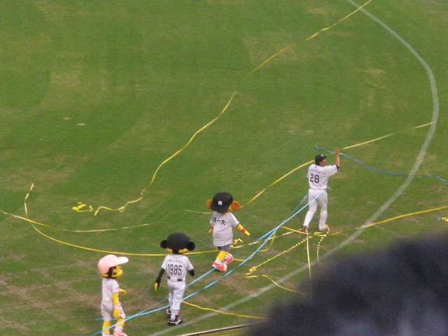 プロ野球選手、球団マスコットの画像を貼りましょう